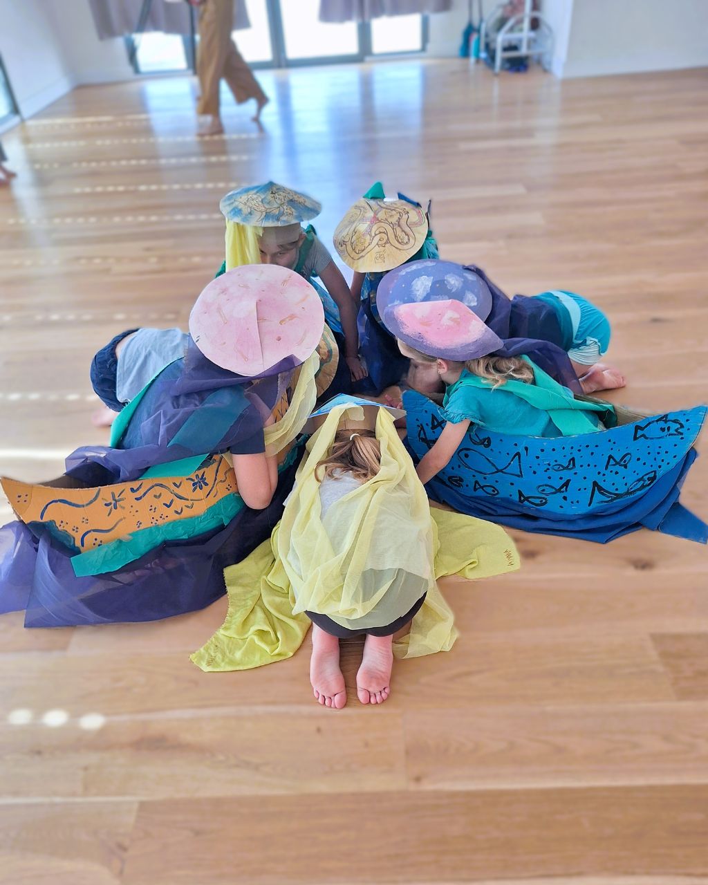 Compagnie A travers Ciels Spectacle dromois participatif et vivant en extérieur comme içi, par la Compagnie A Travers Ciels Dieulefit